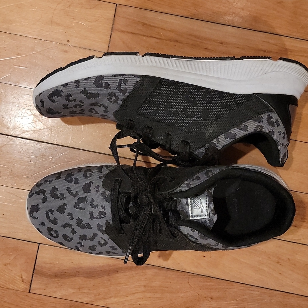 9.5 womens cheetah sneakers